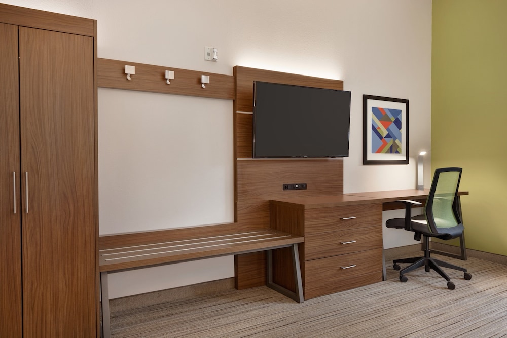 Suite, 1 King Bed (Living Area, Wet Bar) - Photo 6
