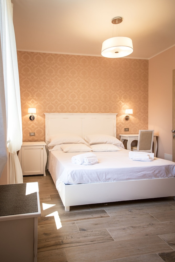 Double Room - Photo 5