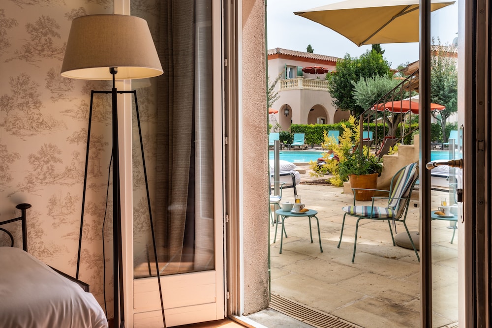 Junior Suite, Multiple Beds, Non Smoking, Pool View - Photo 4
