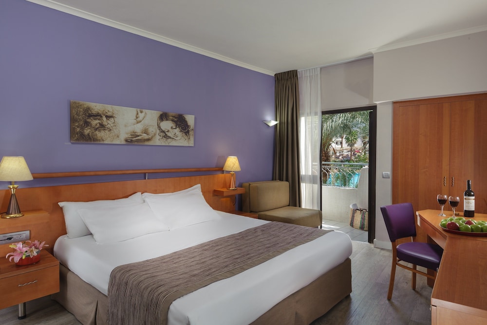 Superior Room, Pool View - Photo 6