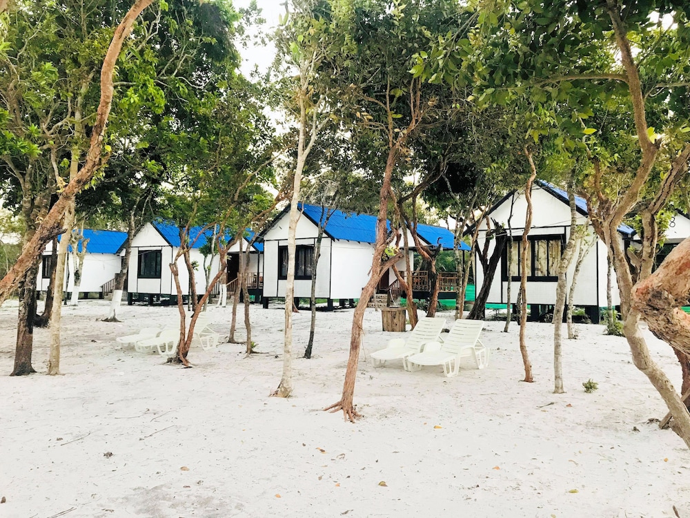 Deluxe Bungalow, 2 Queen Beds, Sea View photo 2