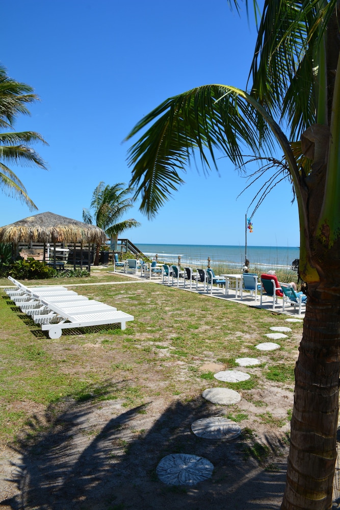 Standard Room, 1 Queen Bed, Oceanfront photo 2