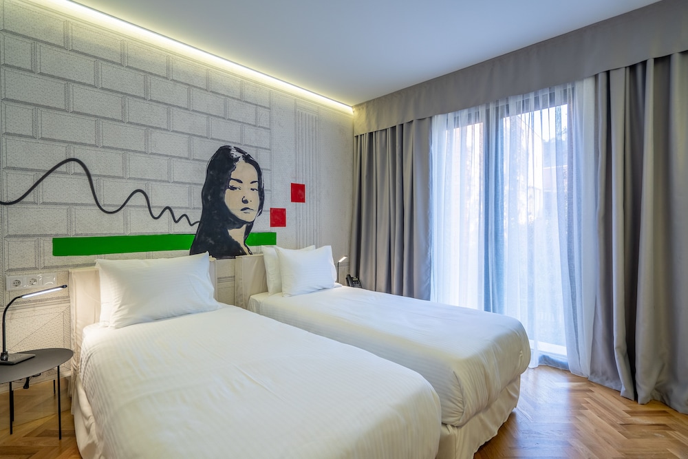 Standard Twin Room - Photo 5