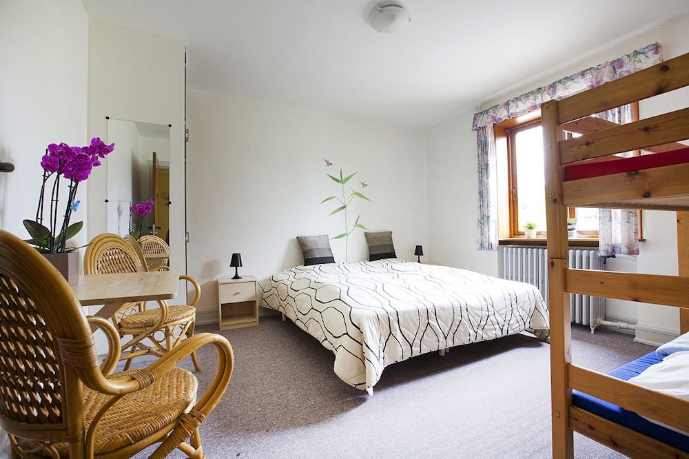 Family Room (Linen Excluded) photo 1