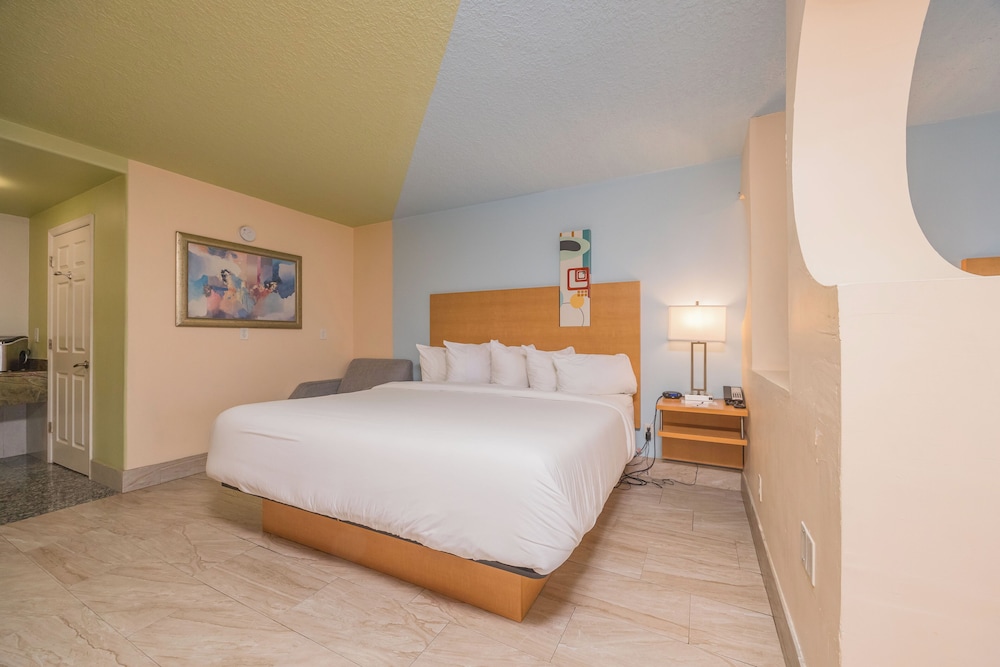 Deluxe Suite, Multiple Beds, Non Smoking - Photo 4