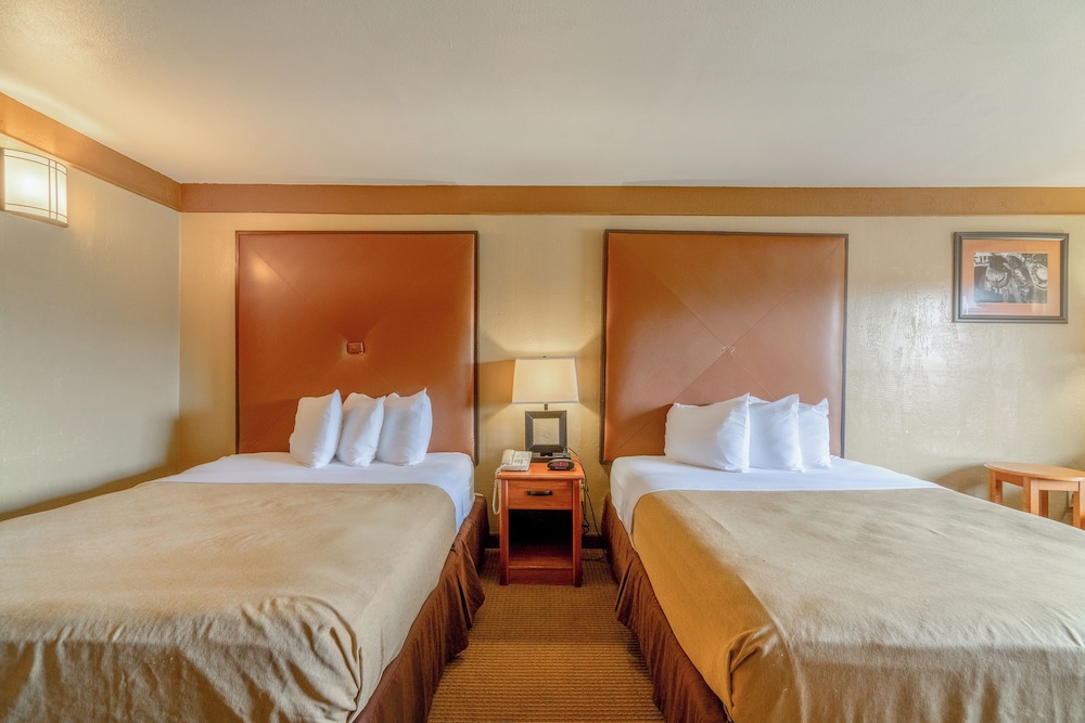 Room, 2 Queen Beds, Non Smoking - Photo 2