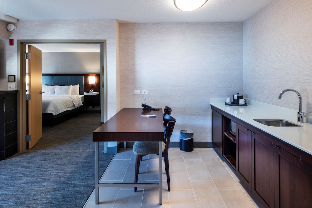Suite, 1 King Bed, Non Smoking, Fireplace - Photo 3