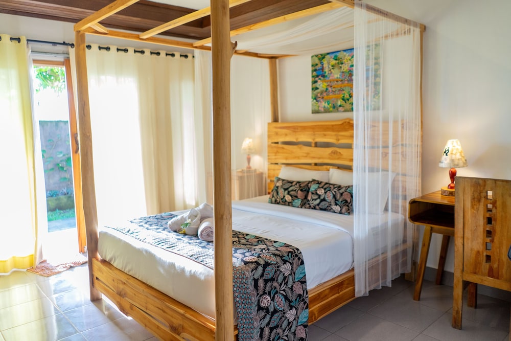 Double or Twin Room, Private Bathroom, Partial Ocean View photo 1