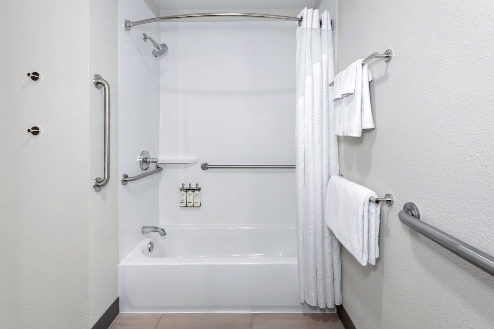 Suite, 1 King Bed, Accessible (Communications, Accessible Tub) - Photo 3