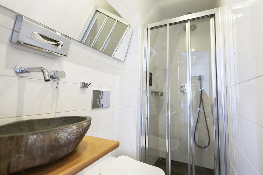Double Room, Private Bathroom, Canal View photo 2