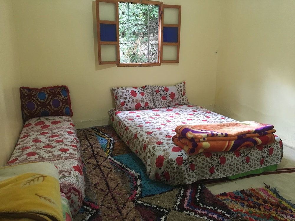 Double Room, 1 Double Bed, Shared Bathroom photo 3