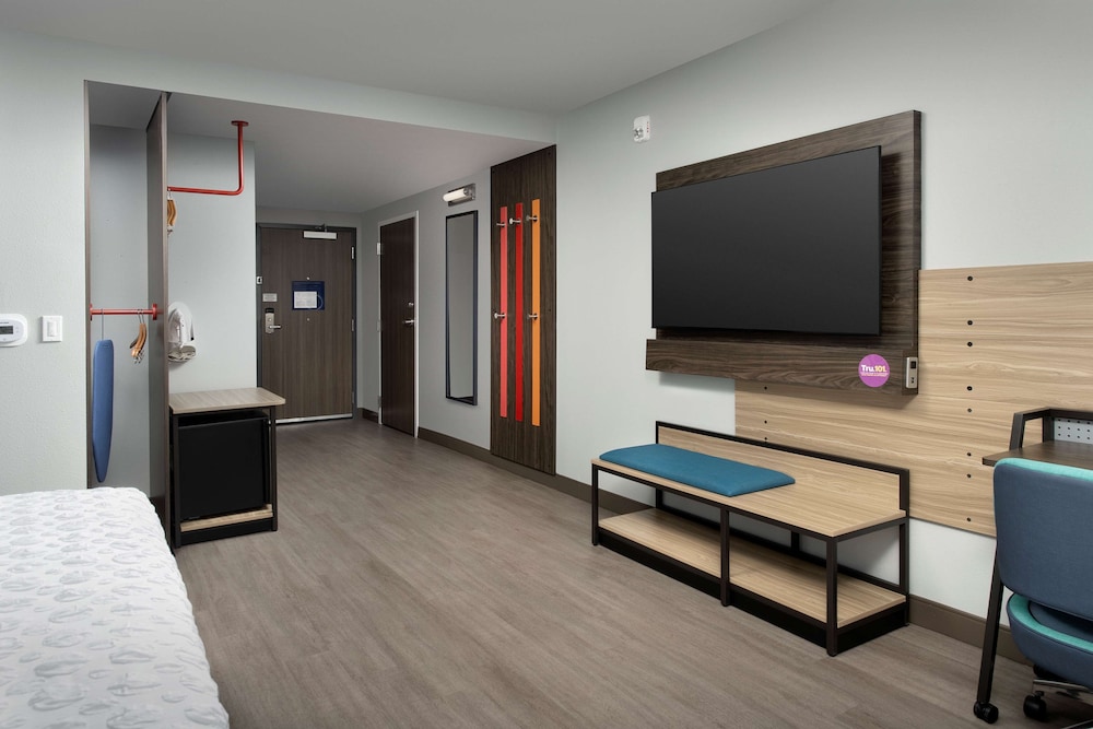 Studio Suite, 1 King Bed, Non Smoking photo 3
