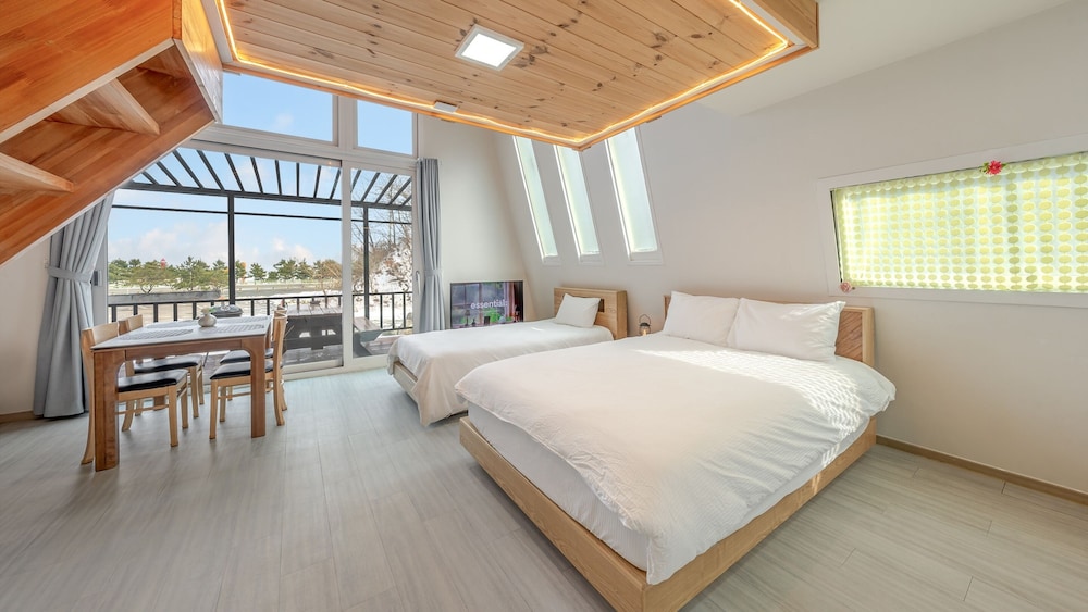 Basic Room, 2 Bedrooms (Building A (Ocean View / BBQ))