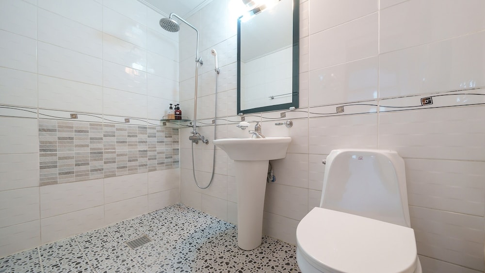 Basic Room, 1 Bedroom (202 Deepblue) - Photo 4