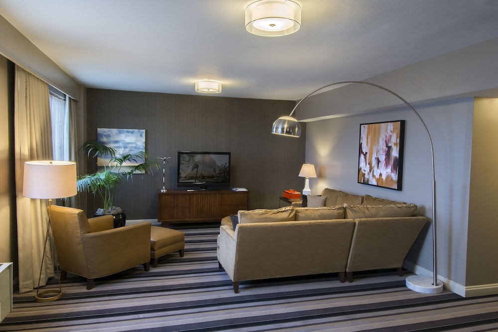 Royal Suite photo 2