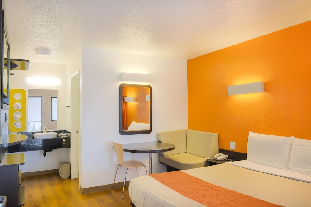 Standard Room, 2 Double Beds, Non Smoking photo 2
