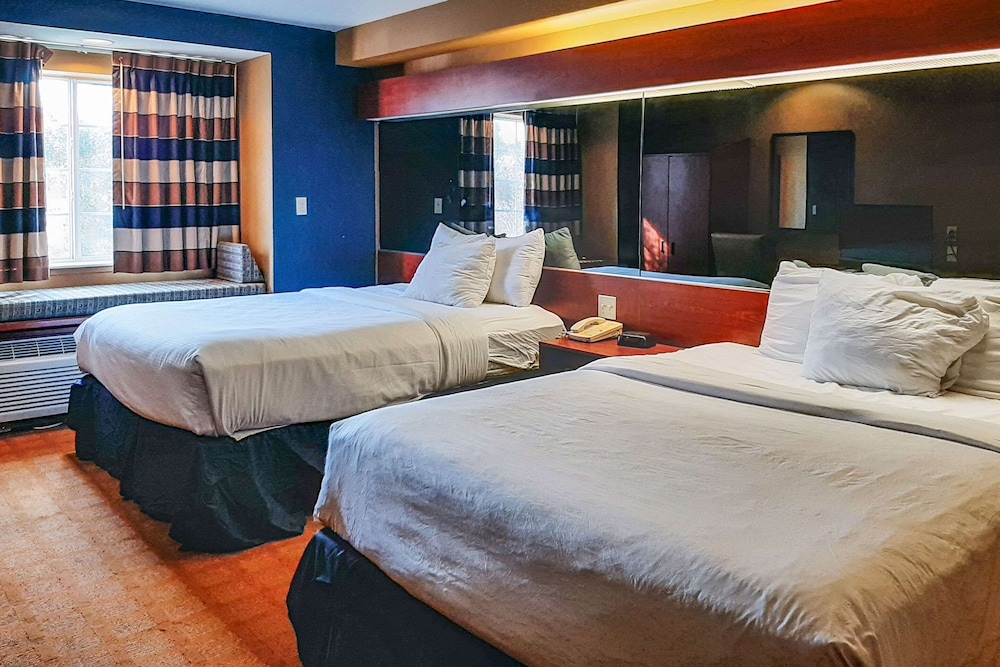 Room, 2 Queen Beds, Accessible, Non Smoking photo 1