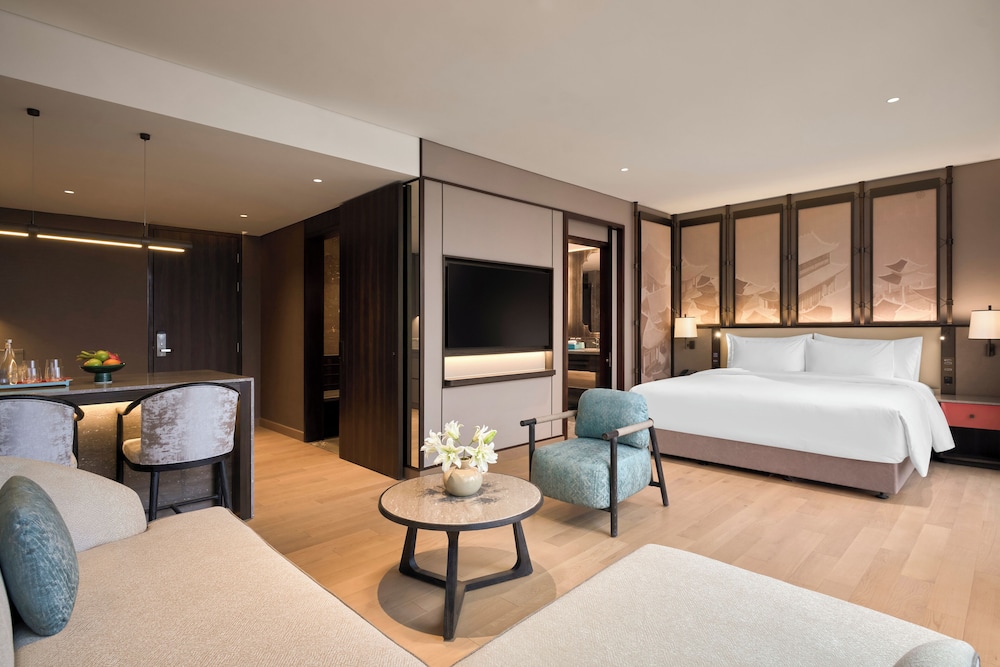 Junior Suite, 1 King Bed