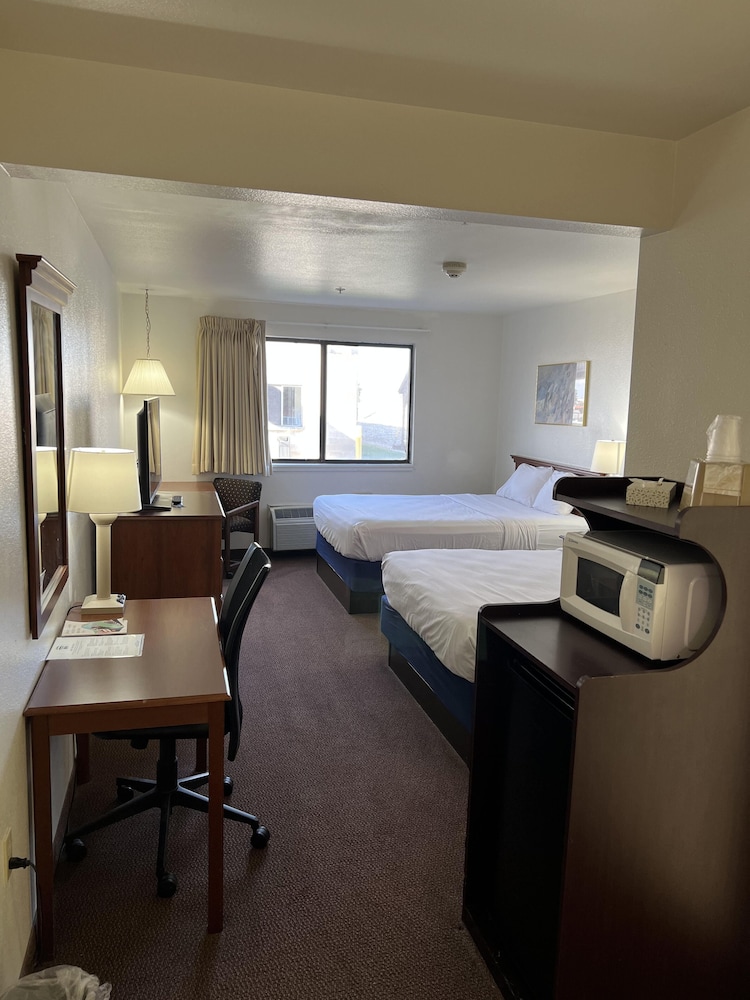 Room, 2 Queen Beds, Mobility Accessible, Non Smoking (Roll-in Shower) - Photo 3