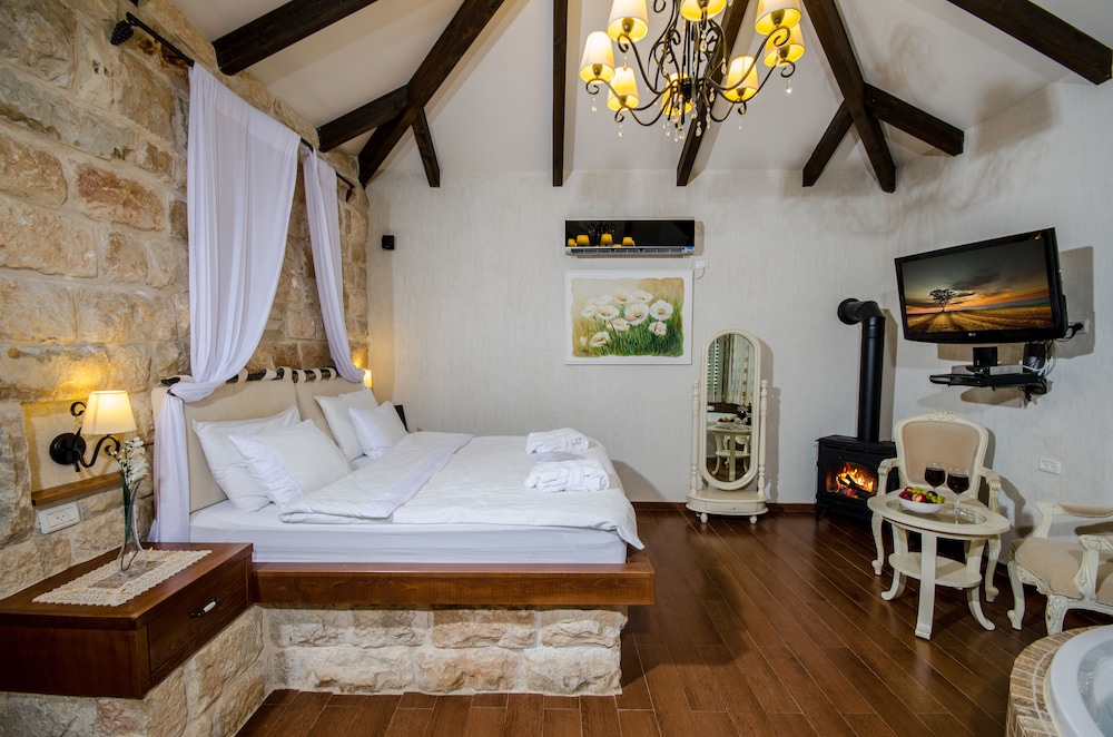 Noam Suite photo 1