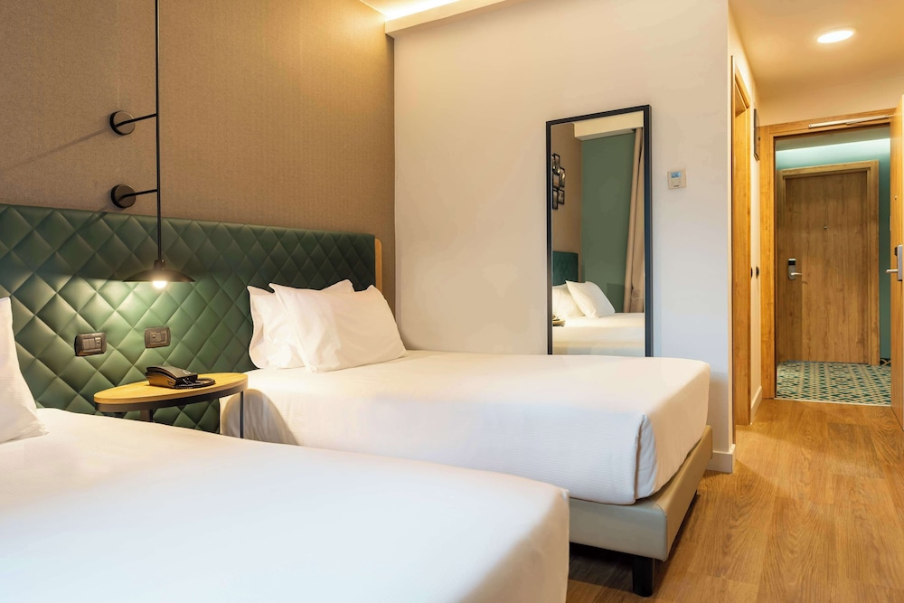 Twin Room, Balcony