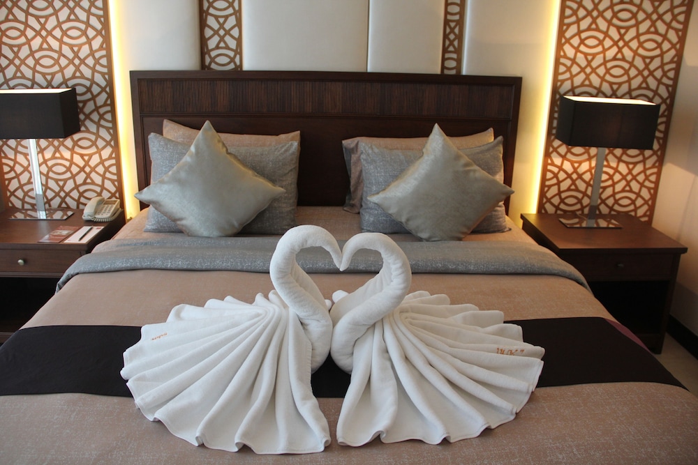 Deluxe Room with Bathtub photo 2