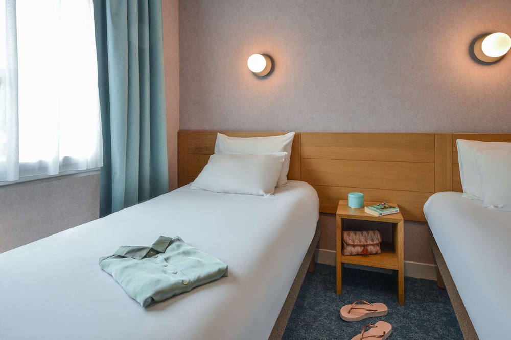 Standard Room, 2 Twin Beds, Non Smoking - Photo 6