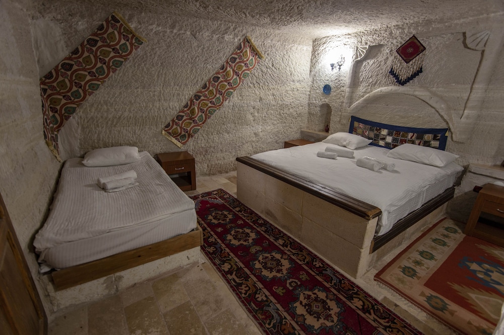 Family Triple Room, 1 Bedroom, Pool View, Garden Area photo 2