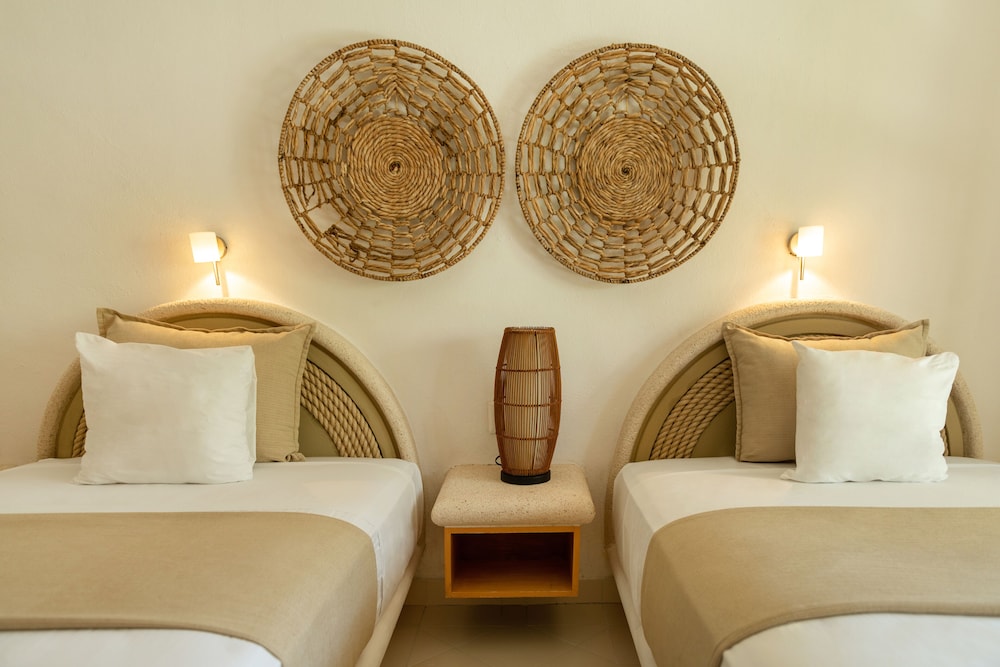 Suite, 3 Bedrooms, Ocean View - Photo 7
