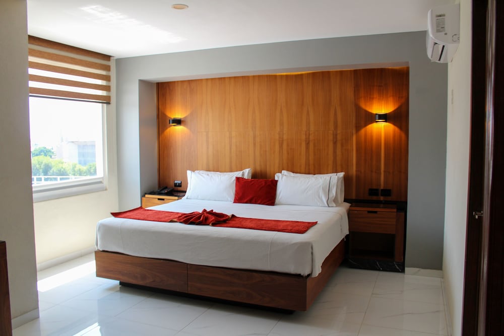 Executive Room, 1 King Bed, City View - Photo 1