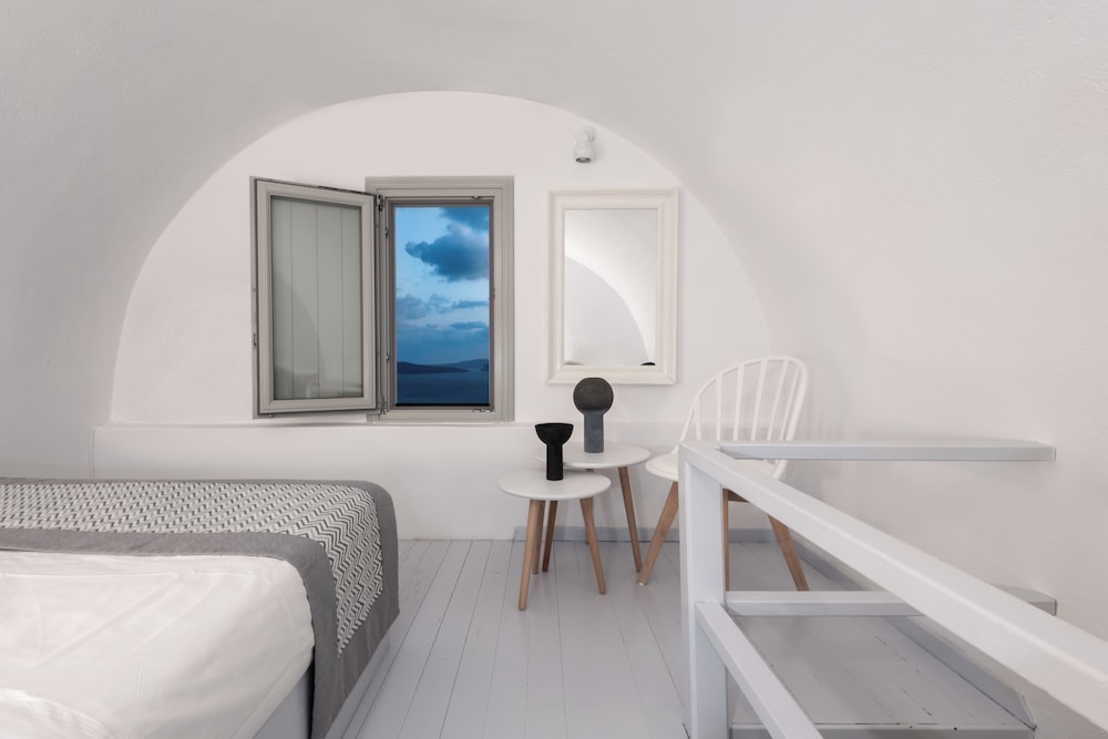 Cave Suite-Maisonette with Caldera View & Sea View