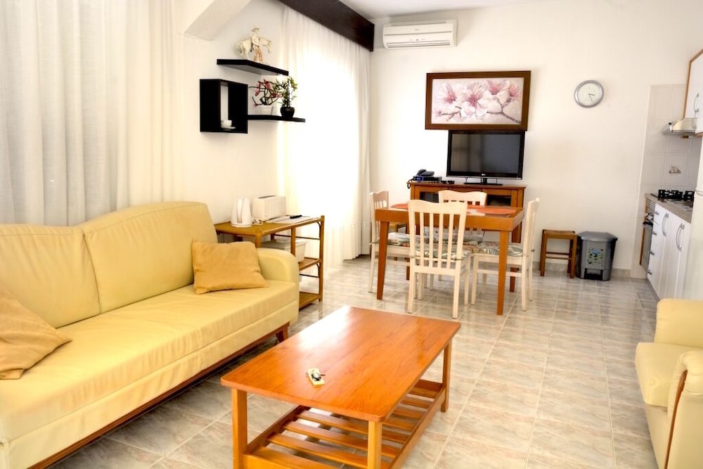 Family Apartment photo 2