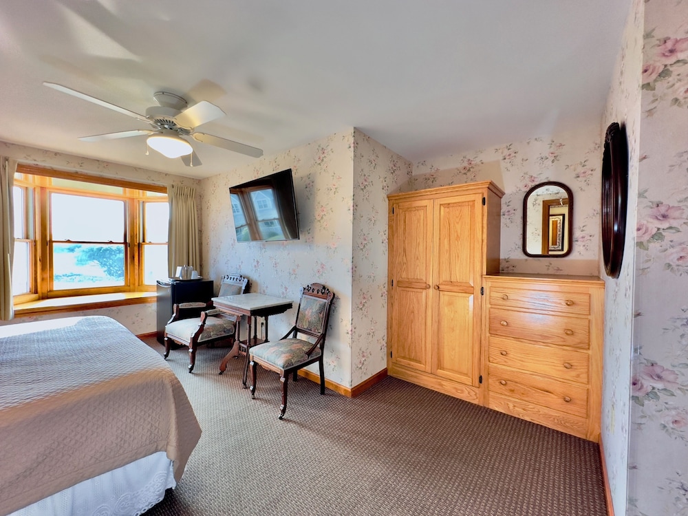 Room, 1 King Bed, Non Smoking, Garden View photo 2