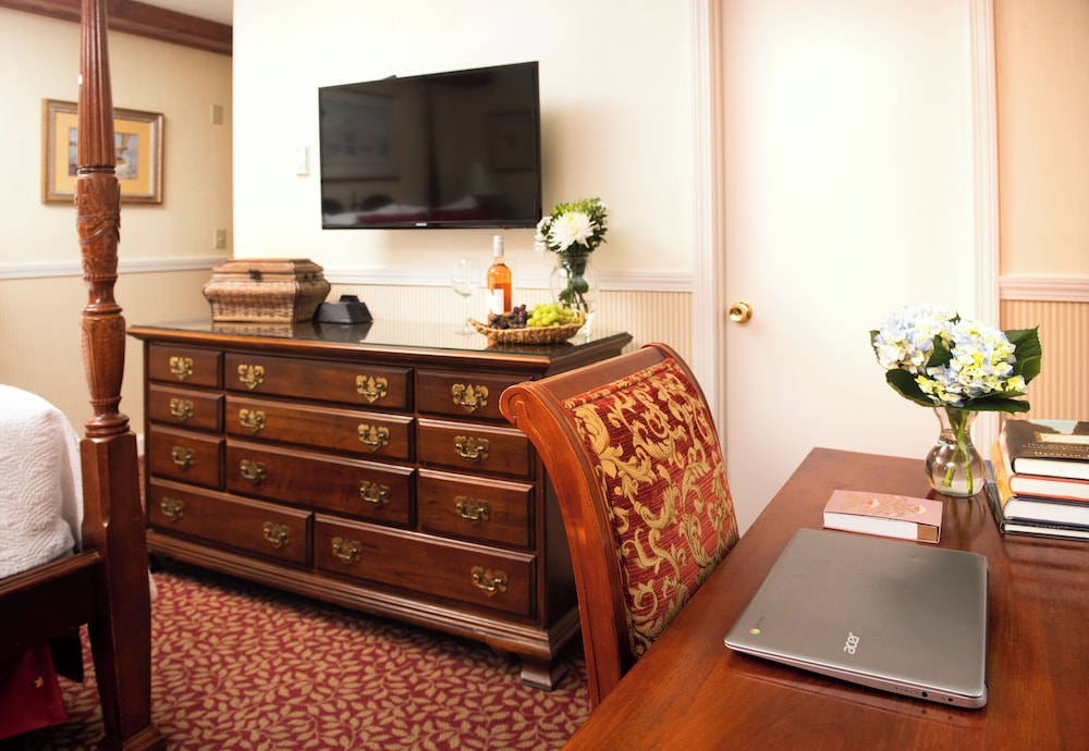 Deluxe Room, 1 King Bed (No Pets) - Photo 32