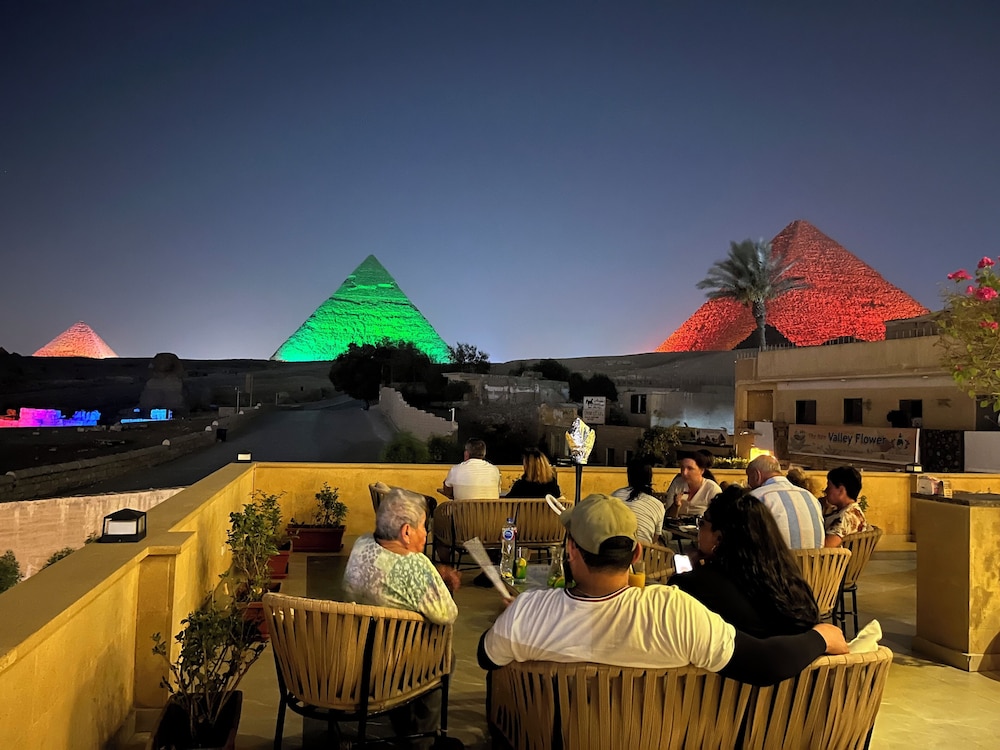 Luxury Studio Suite Panoramic Front Pyramids & Sphinx view With Terrace photo 2