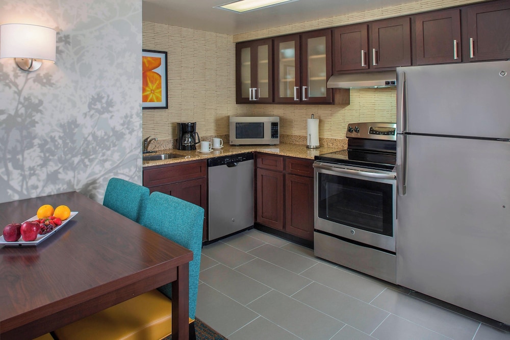 Suite, 2 Bedrooms - Photo 4