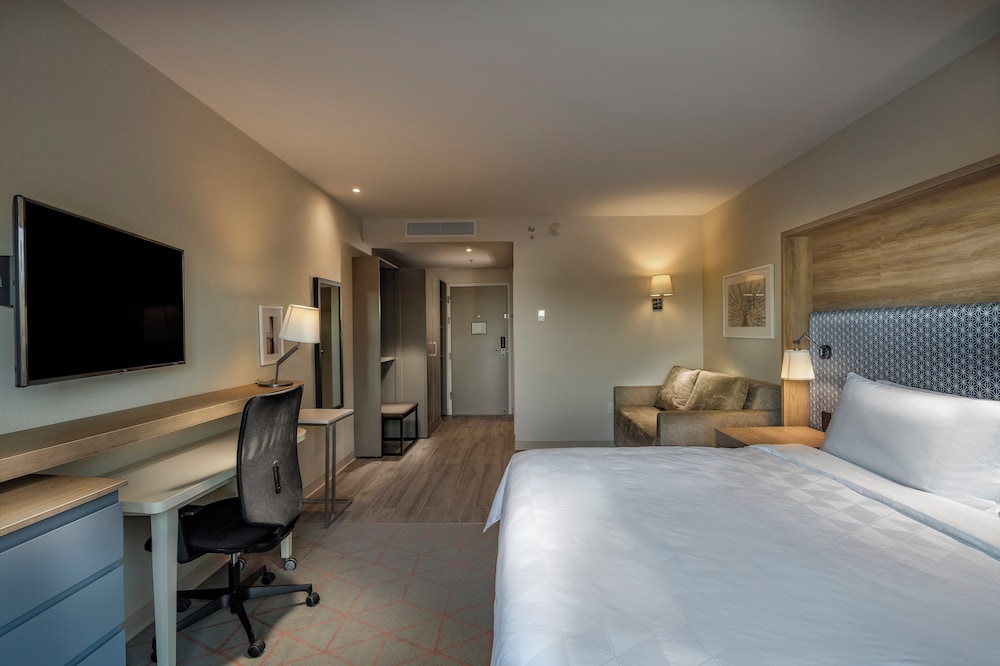 Standard Room, 1 King Bed, Accessible - Photo 2