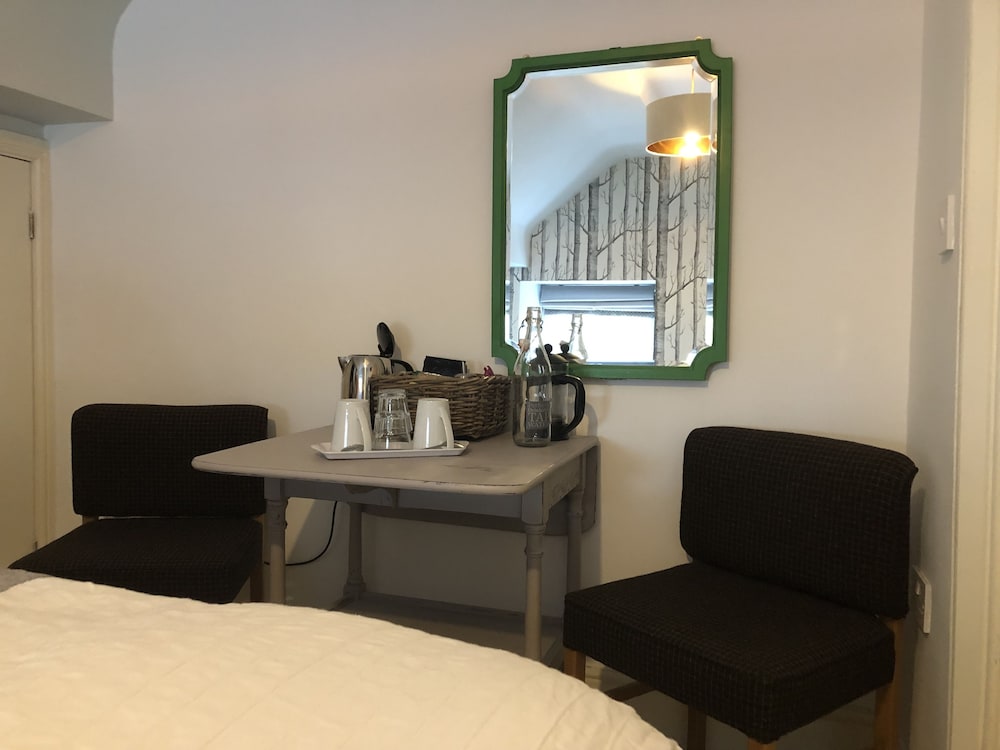 Standard Double Room, 1 King Bed, Hill View photo 3