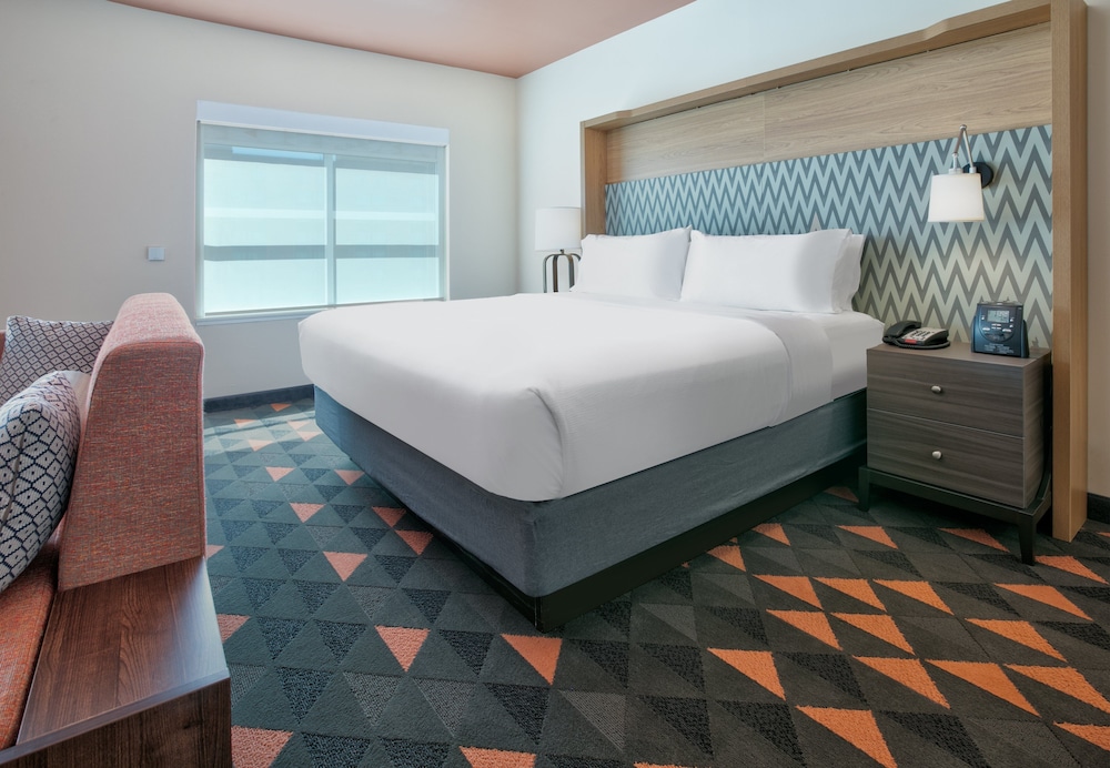 Standard Room, 1 King Bed - Photo 2