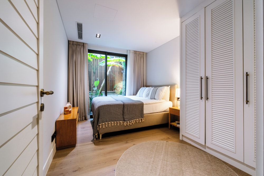 Luxury Villa, 3 Bedrooms, Sea View, Beachfront