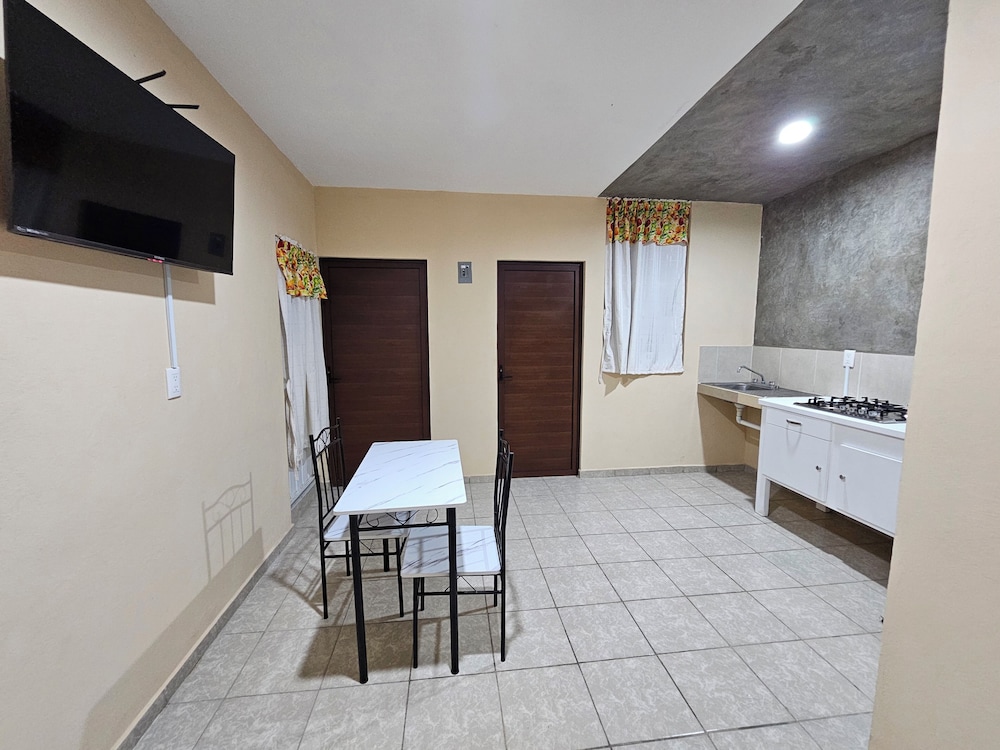 Basic Apartment photo 3