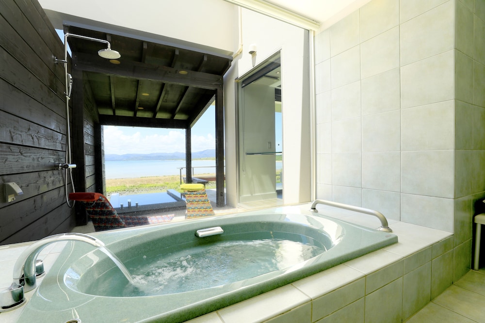 Ocean View Bath Suite - Photo 5