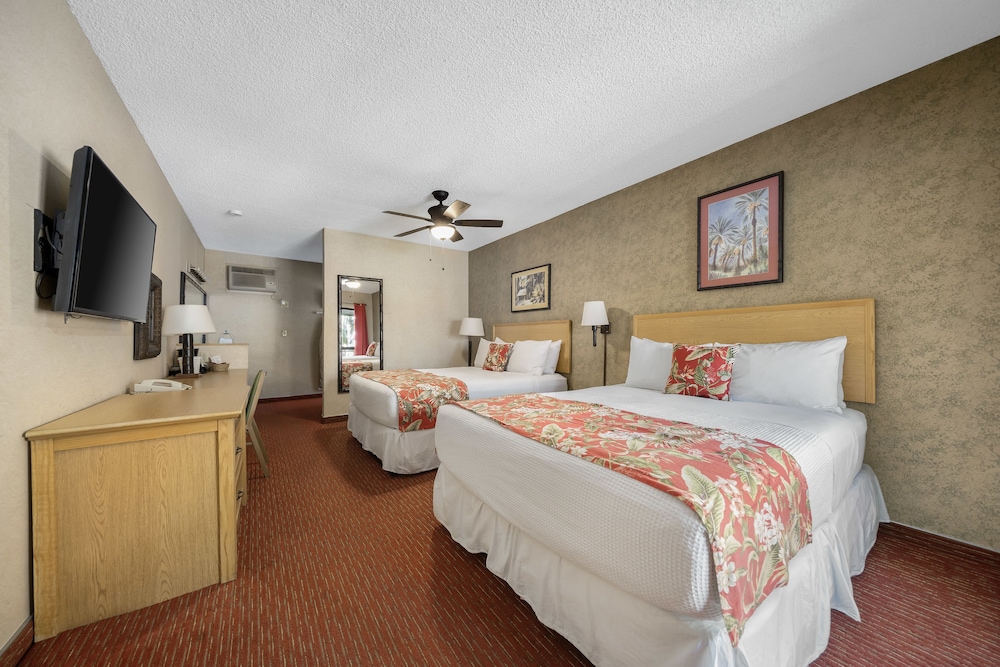 Room, 2 Double Beds - Photo 8