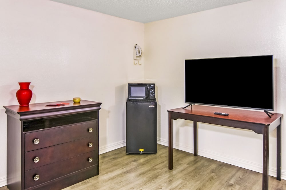 Room, 2 Double Beds, Smoking - Photo 4