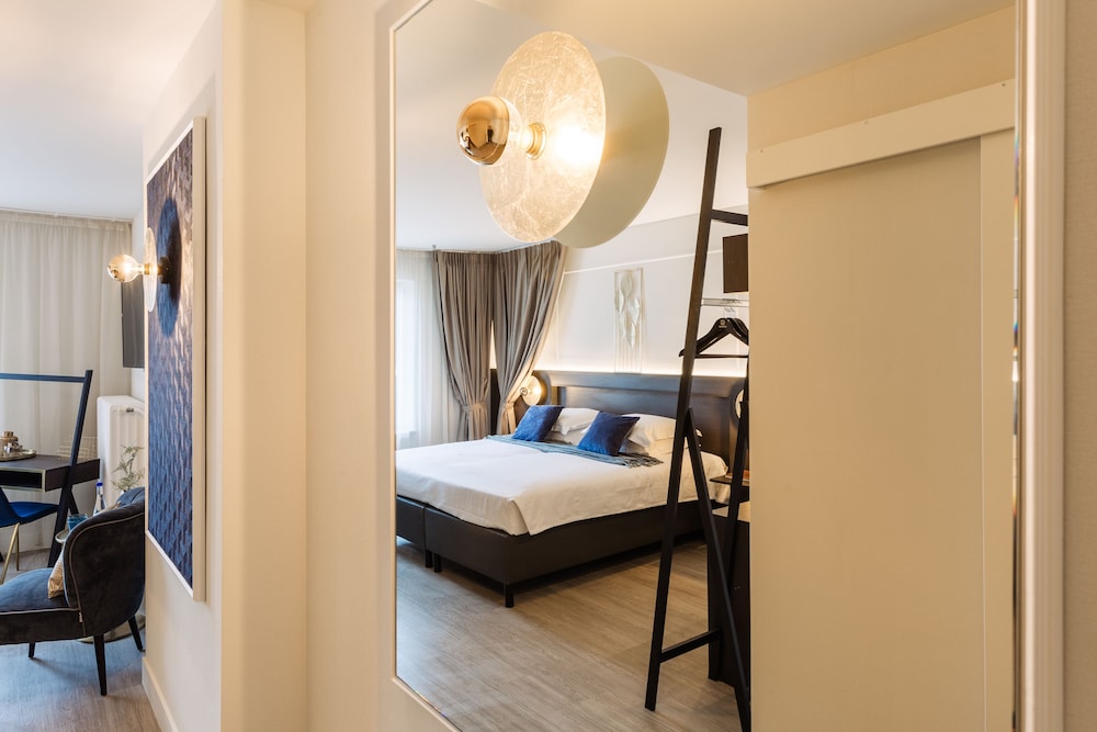 Family Room, City View