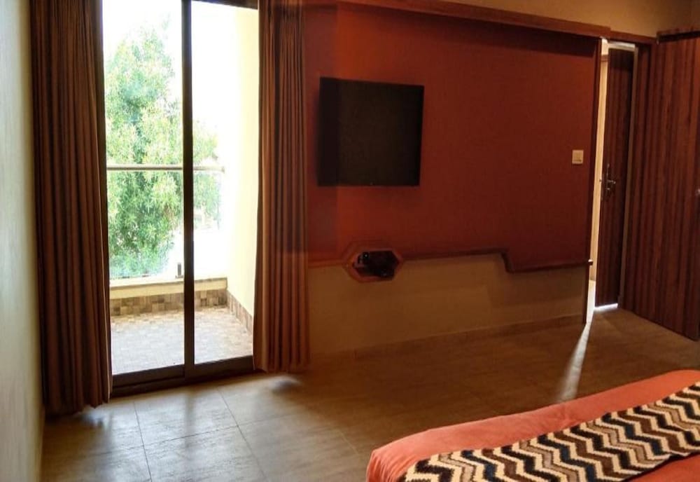 Executive Room - Photo 15