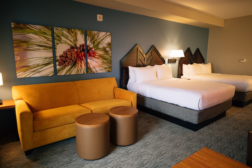 Suite, Multiple Beds (Double Queen Suite) - Photo 3
