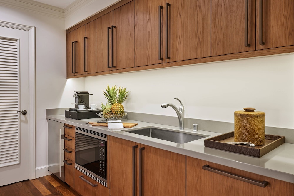 Royal Pacific Suite, 2 Bedrooms, Club Lounge Access, Oceanfront