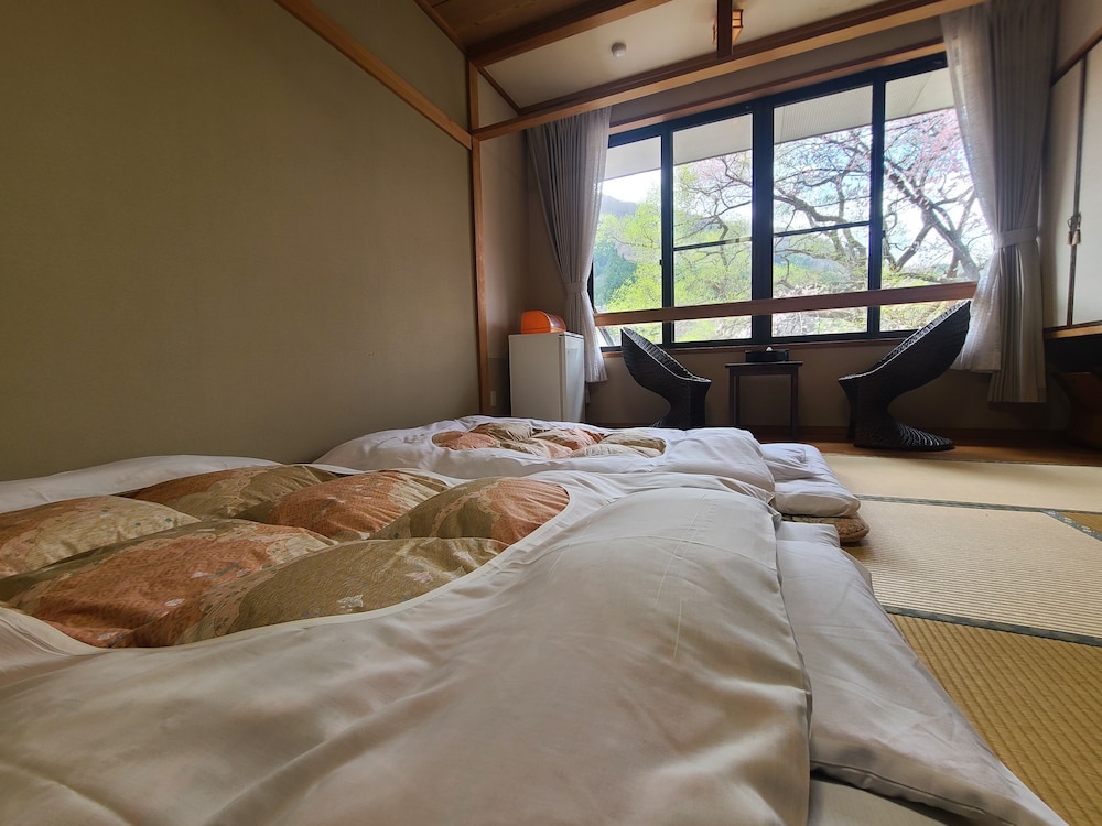 Japanese Style Family Room for 5 guests with Private Toilet photo 2
