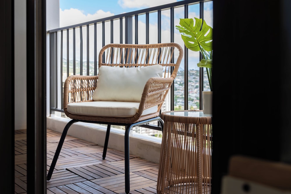 Premium Remodeled Condo with Ocean View and Parking: Premium Apartment, 1 King Bed with Sofa bed, Ocean View (WB 2713 T1) photo